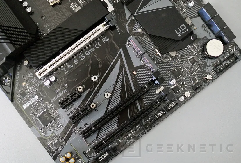 Geeknetic Gigabyte Z690 UD DDR4 Review 9