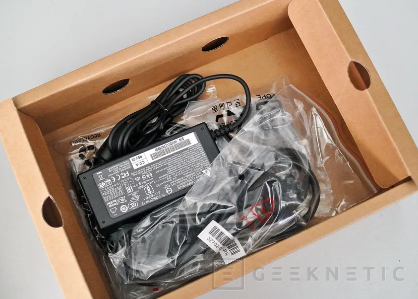 Geeknetic QNAP NASbook SSD M.2 NVMe TBS-464 Review 4