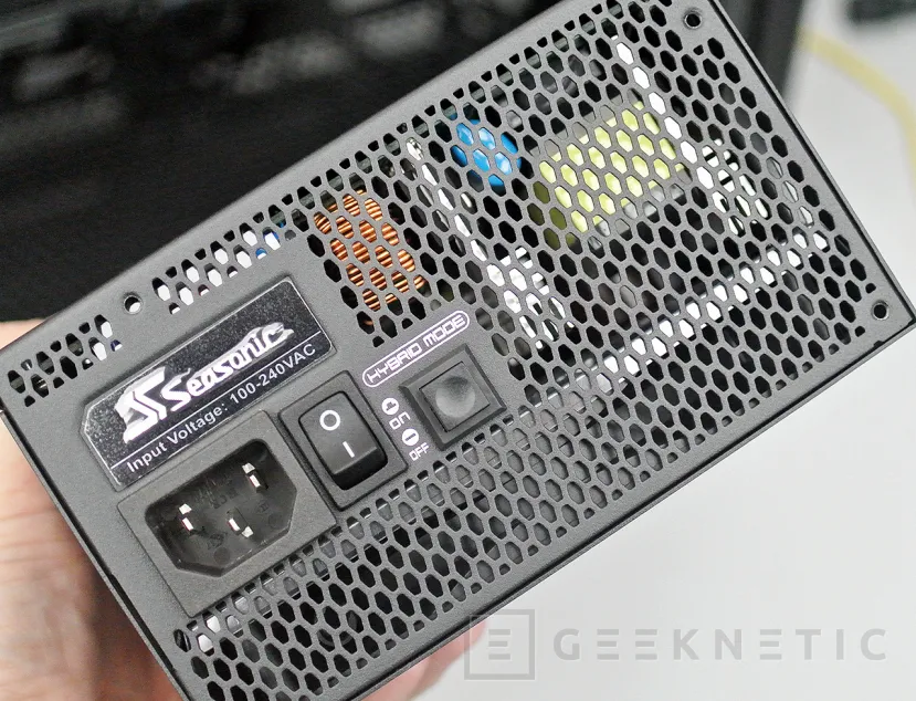 Geeknetic Seasonic Prime Connect 650W 80 Plus Gold Review 5