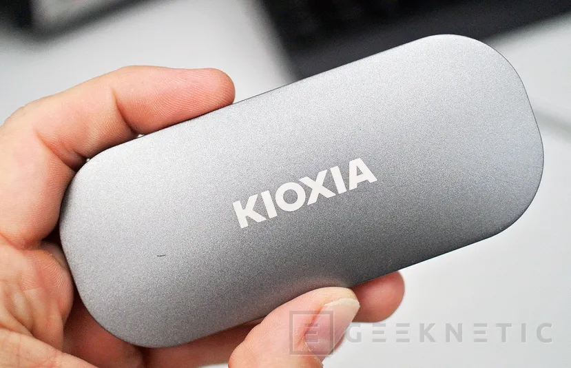 Geeknetic Kioxia SSD portátil EXCERIA PLUS Review 3