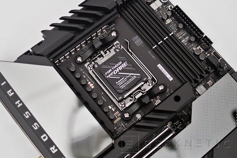 ASUS ROG CROSSHAIR X670E HERO Review [Análisis Completo en Español]