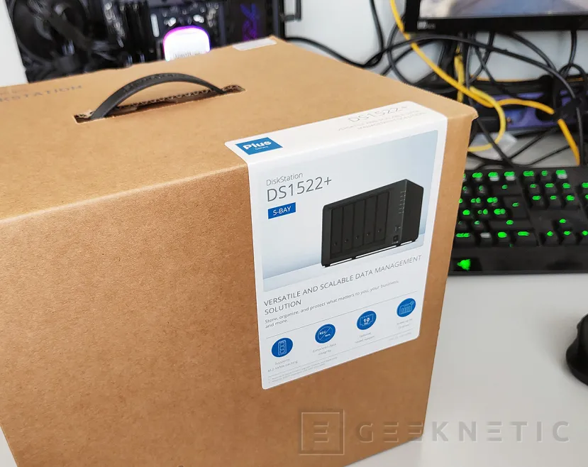 Geeknetic Synology DiskStation DS1522+ Review 1