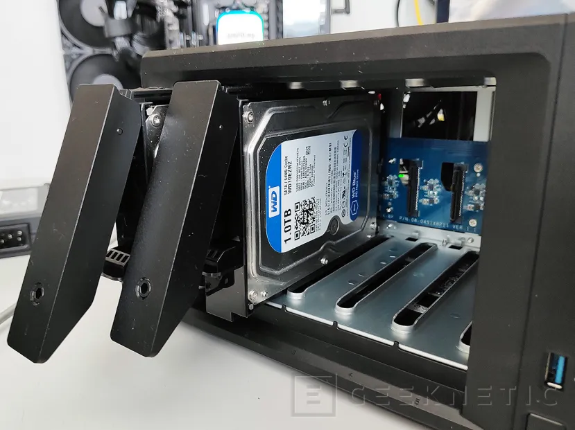 Geeknetic Synology DiskStation DS1522+ Review 16
