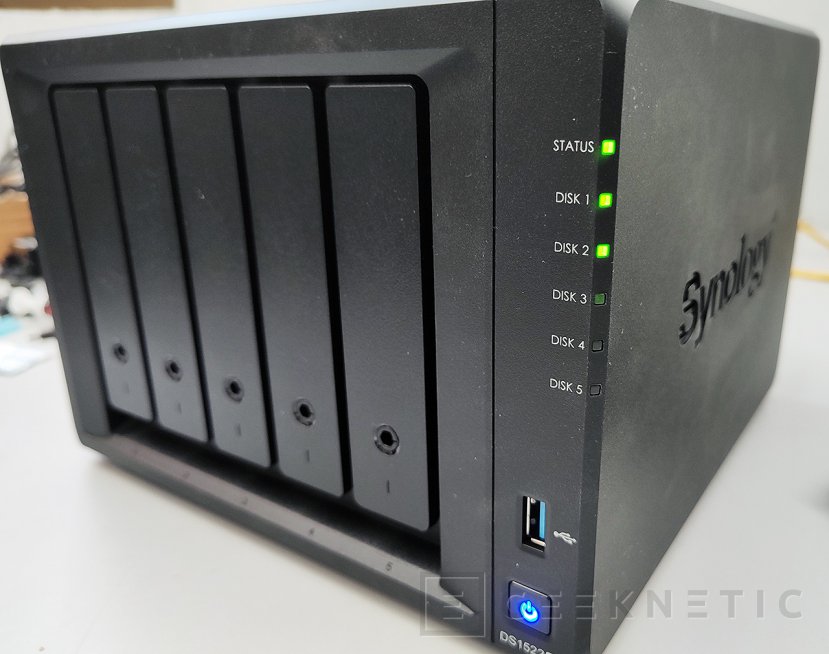 Synology DiskStation DS1522+ - NAS 5 Baies (Sans Disque), 4 Ports GbE, Extension Possible, Garantie 3 Ans