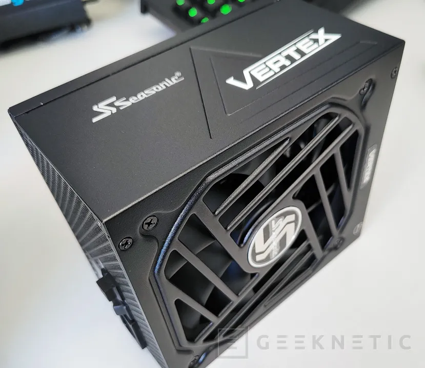 Geeknetic Seasonic Vertex GX-1000 Review 9