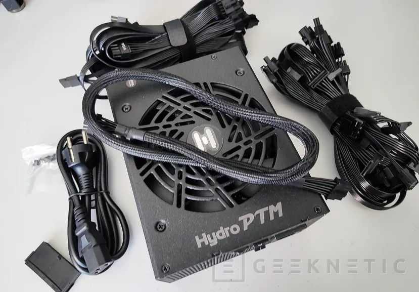 Geeknetic FSP Hydro PTM Pro 1200W ATX 3.0 28