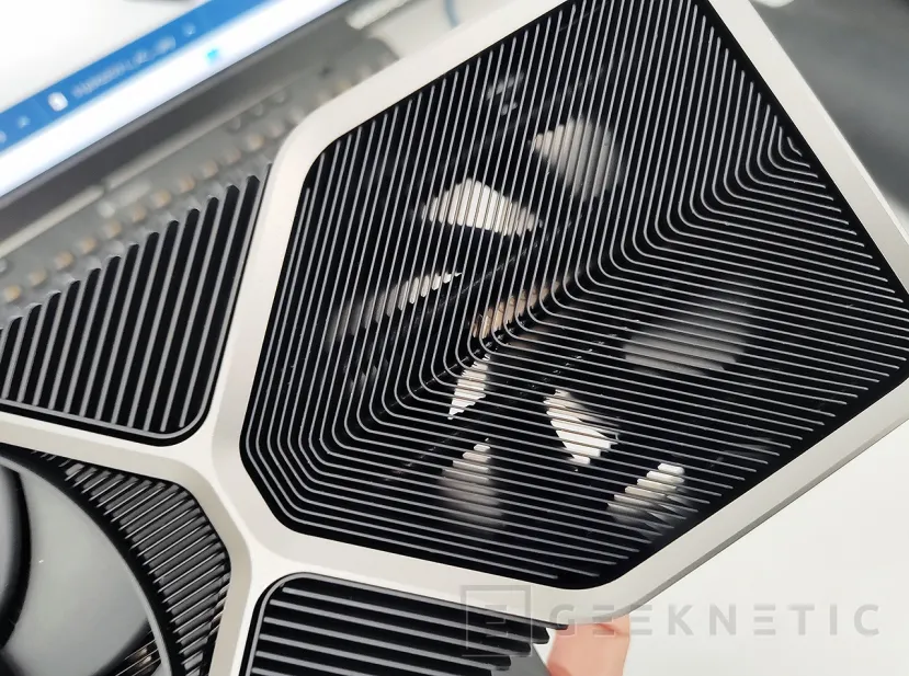 Geeknetic NVIDIA GeForce RTX 4070 Founders Edition Review 14
