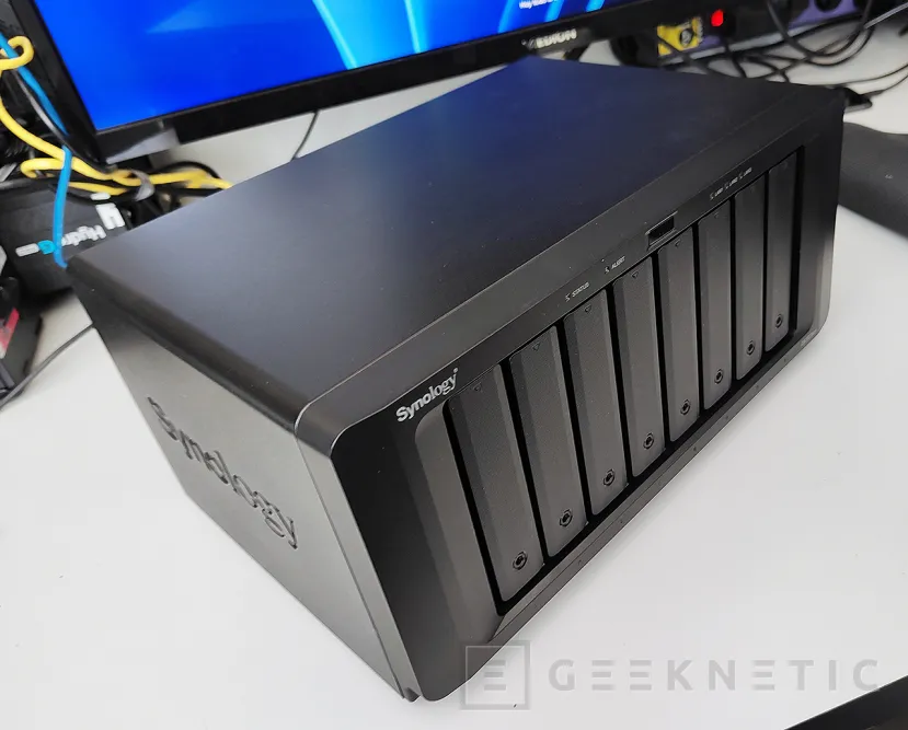 Geeknetic Synology DiskStation DS1823xs+ Review 14