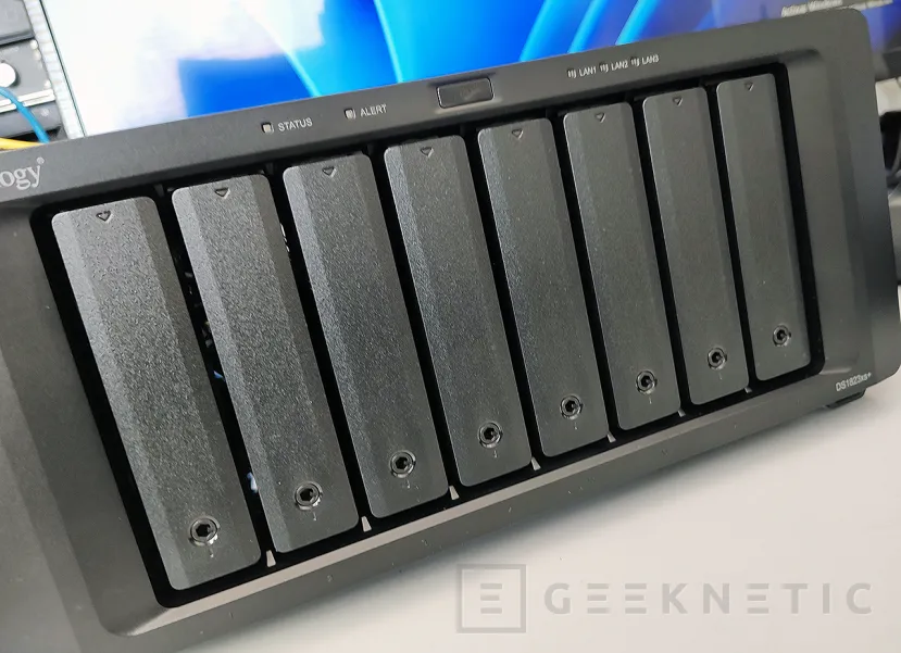 Geeknetic Synology DiskStation DS1823xs+ Review 1