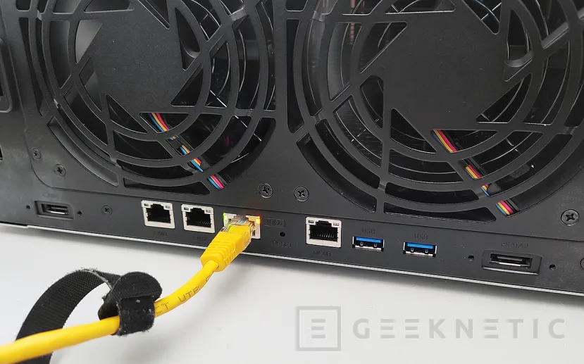 Geeknetic Synology DiskStation DS1823xs+ Review 15