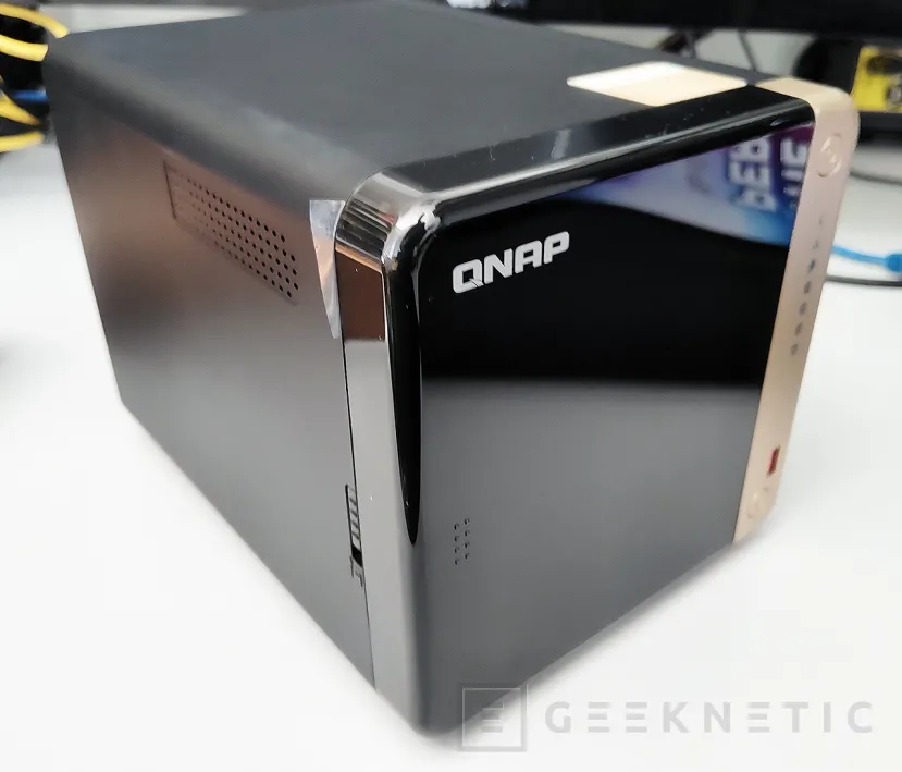 Geeknetic QNAP TS-464 Review 2