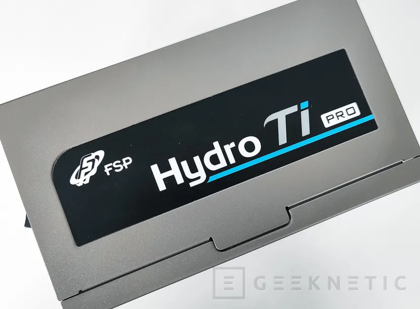 Geeknetic FSP Hydro Ti PRO 1000W Review 4