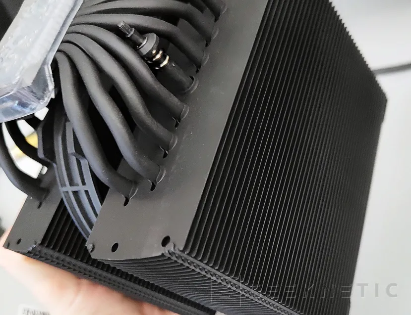 Geeknetic Cooler Master MASTERAIR MA824 STEALTH Review 13