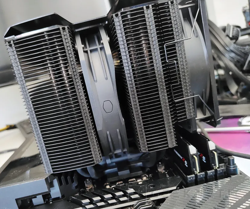 Geeknetic Cooler Master MASTERAIR MA824 STEALTH Review 19