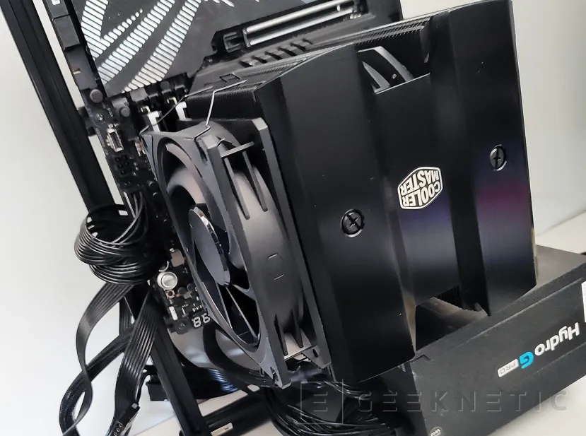 Geeknetic Cooler Master MASTERAIR MA824 STEALTH Review 25