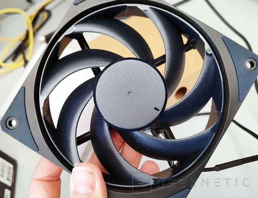 Geeknetic Cooler Master MASTERAIR MA824 STEALTH Review 15