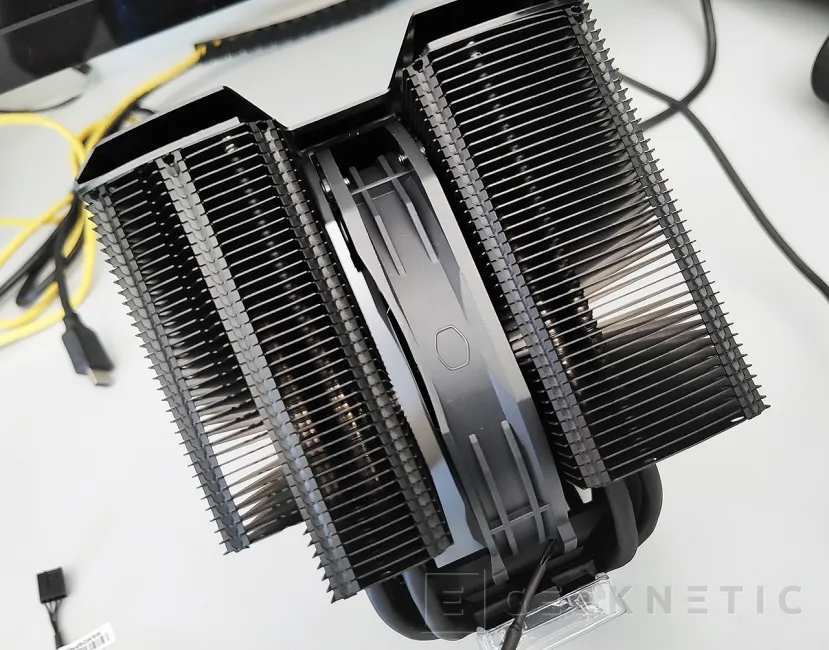 Geeknetic Cooler Master MASTERAIR MA824 STEALTH Review 3