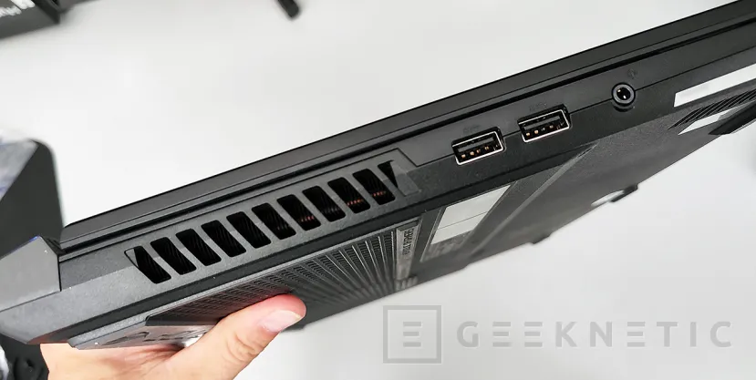 Geeknetic ASUS ROG Strix SCAR 17 X3D G733PYV Review con AMD Ryzen 9 7945HX3D 14