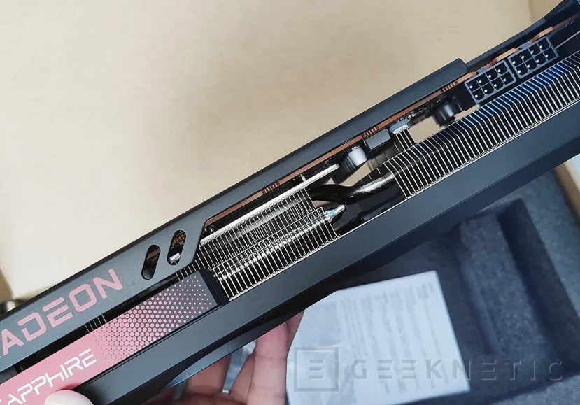 Geeknetic Sapphire PULSE AMD Radeon RX 7700 XT Review 4