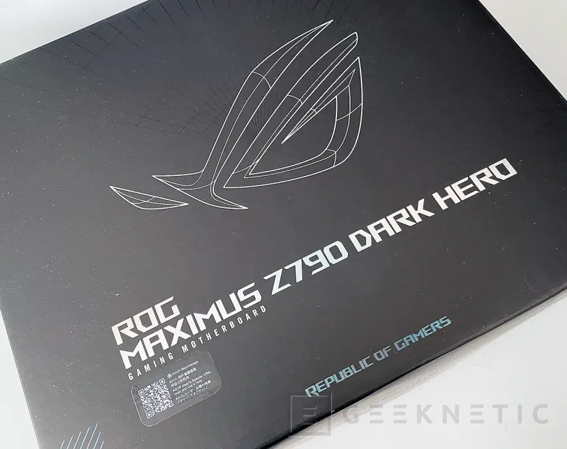 Geeknetic ASUS ROG MAXIMUS Z790 DARK HERO Review 1