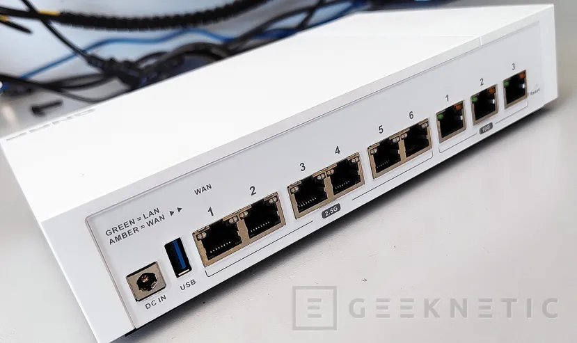 Geeknetic QNAP QHora-322 QuRouter SD-WAN Review 9