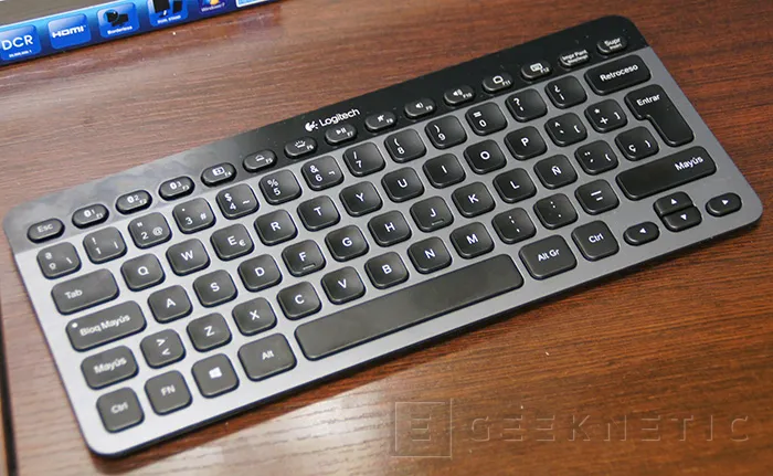 Geeknetic Logitech Bluetooth Illuminated Keyboard K810 6