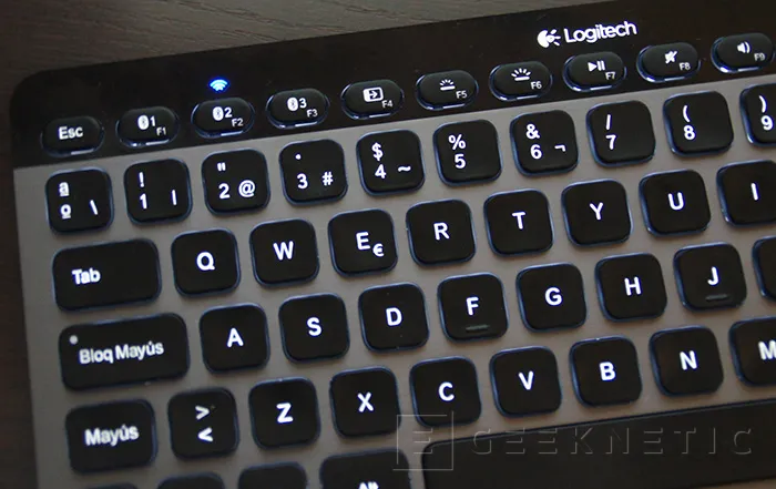 Geeknetic Logitech Bluetooth Illuminated Keyboard K810 11