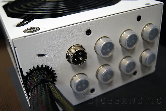Geeknetic OCZ PC Power & Cooling Silencer Mark III 750w 6