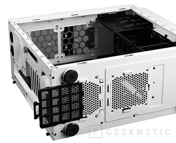 Geeknetic Cooler Master CMStorm Scout II Ghost White 9