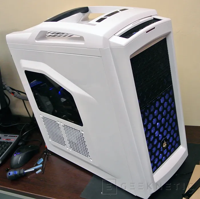 Geeknetic Cooler Master CMStorm Scout II Ghost White 10