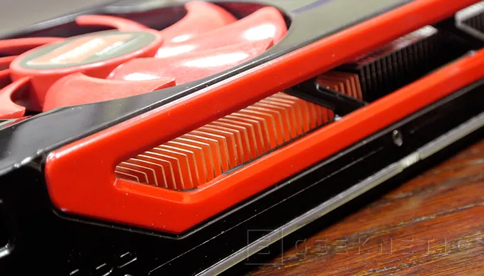 Geeknetic AMD Radeon HD 7990. Las doble-GPU siguen mandando 4