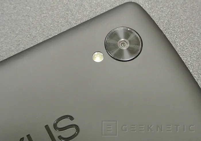 Geeknetic Google Nexus 5               12