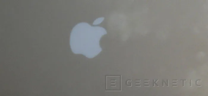 Geeknetic Apple Macbook Air 11” Early 2014 19