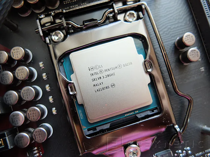 Geeknetic Intel Pentium G3258 20 aniversario 5