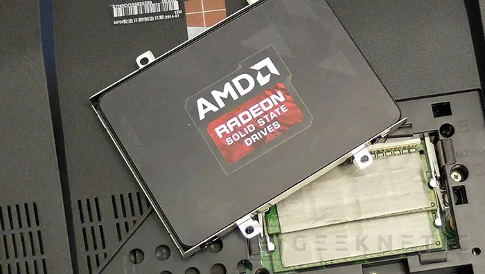 Geeknetic AMD SSD R7 240G 13