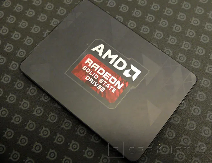 Geeknetic AMD SSD R7 240G 2