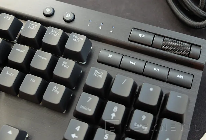 Geeknetic Corsair K70 RGB Gaming Mechanical Keyboard 8