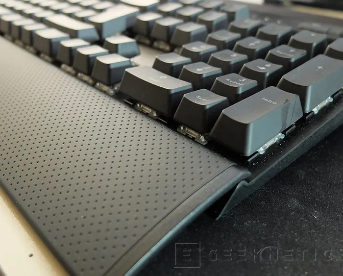 Geeknetic Corsair K70 RGB Gaming Mechanical Keyboard 10