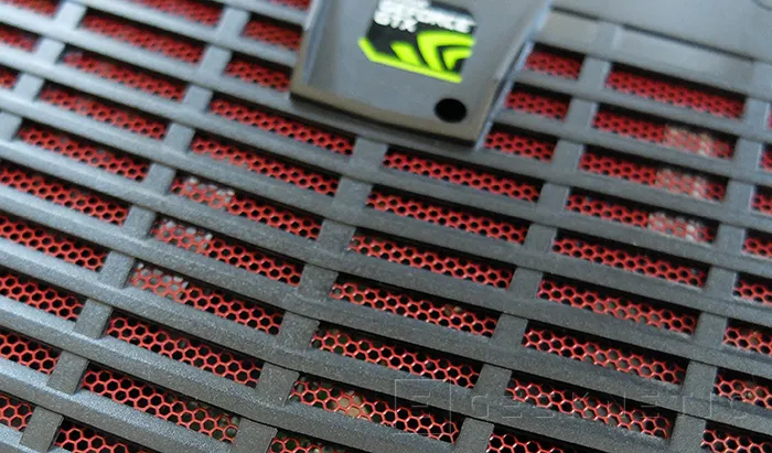 Geeknetic MSI GT72 2QE Dominator Pro con Nvidia Geforce GTX 980M 44