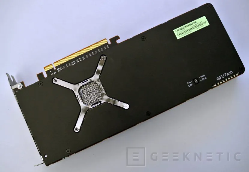 Geeknetic AMD Radeon RX Vega 64 Black Edition  15
