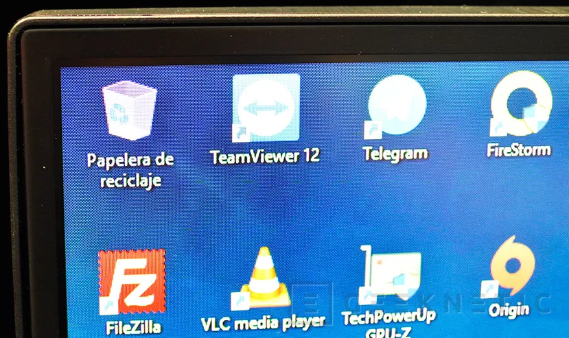 Geeknetic Monitor Acer Predator Z271 27”  Tobii 9