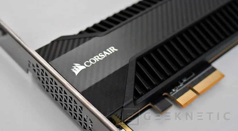 Geeknetic Corsair PCI Express Neutron Series NX500 400GB 2