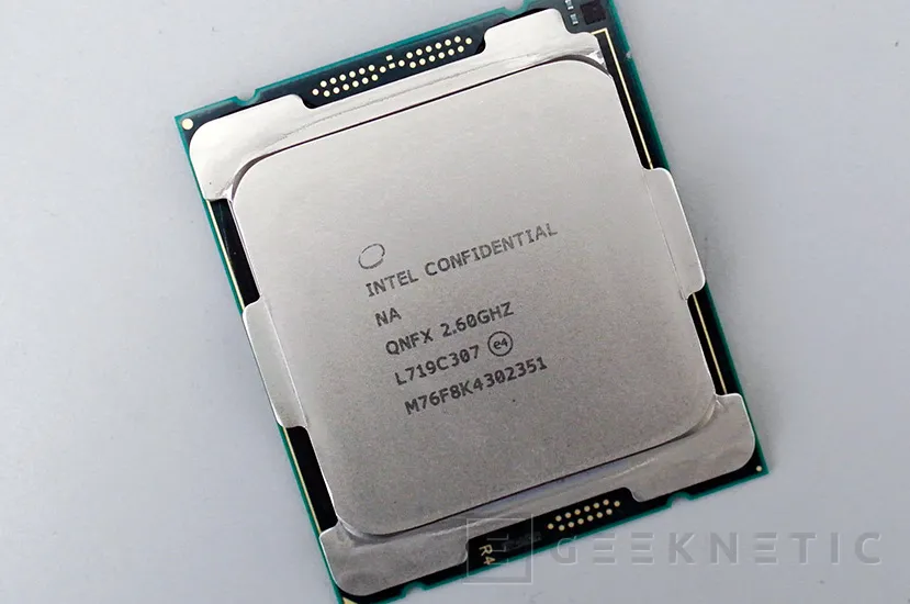 Geeknetic Intel Core i9-7980XE Skylake-X 1