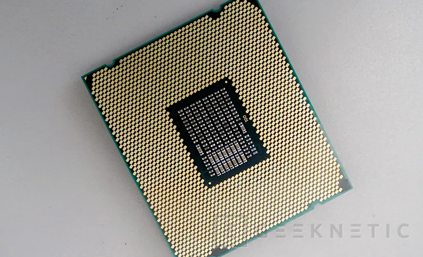 Geeknetic Intel Core i9-7980XE Skylake-X 4