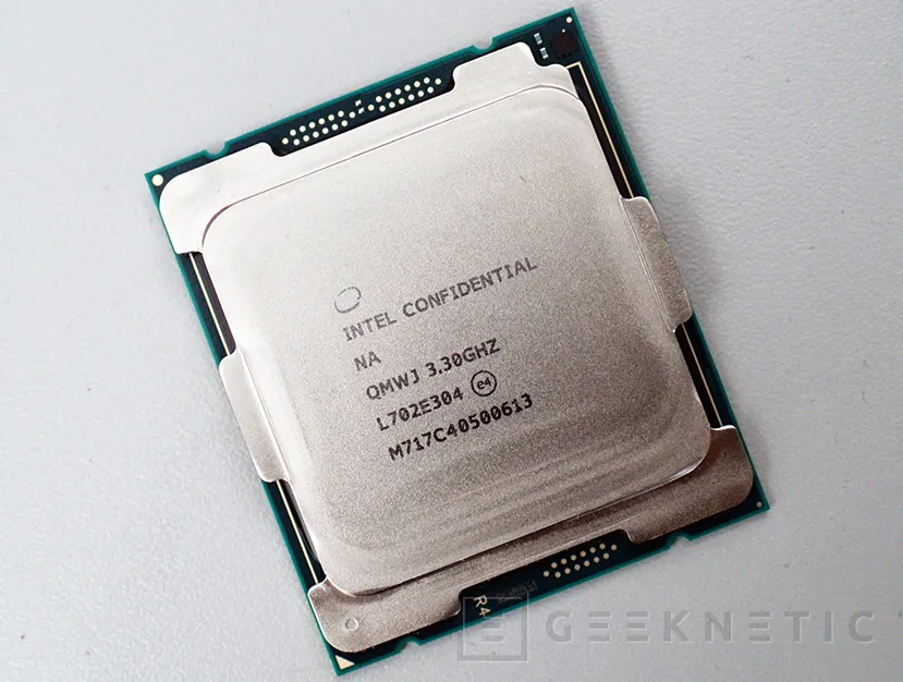 Geeknetic Intel Core i9-7900X SkyLake-X 2
