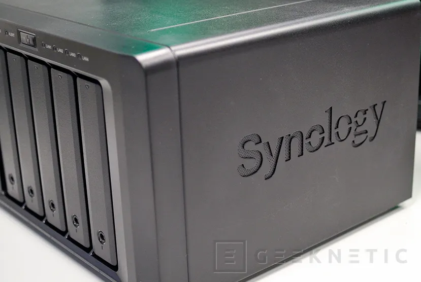 Geeknetic NAS Synology DiskStation DS1517 8