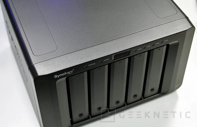 Geeknetic NAS Synology DiskStation DS1517 9