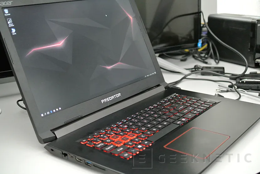 Geeknetic Acer Predator Helios 300 17” 17