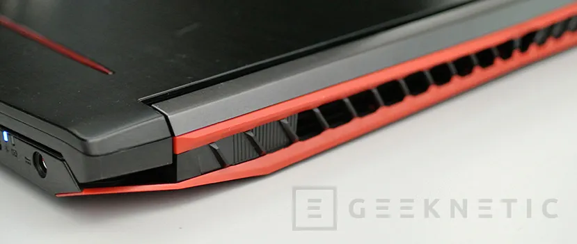 Geeknetic Acer Predator Helios 300 17” 15