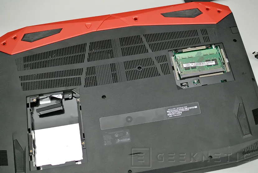 Geeknetic Acer Predator Helios 300 17” 14